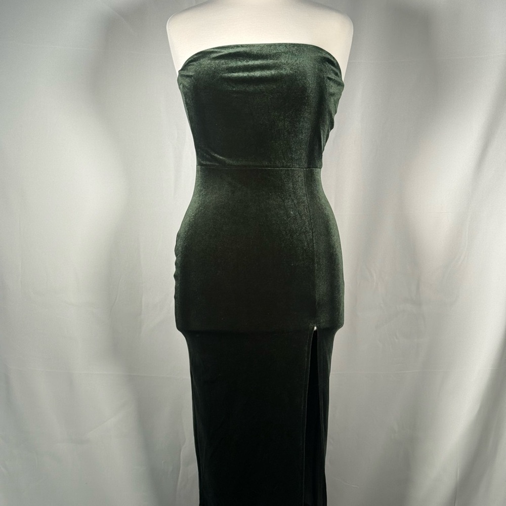 Boohoo BNWT Elegant Green Velvet Strapless Dress